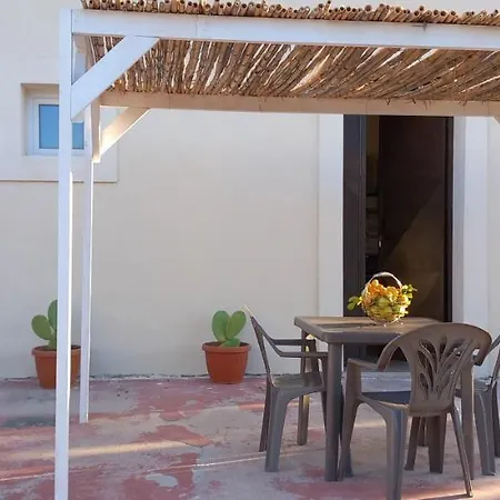 Dimore Del Carrubo - Openspace Con Piscina 아볼라